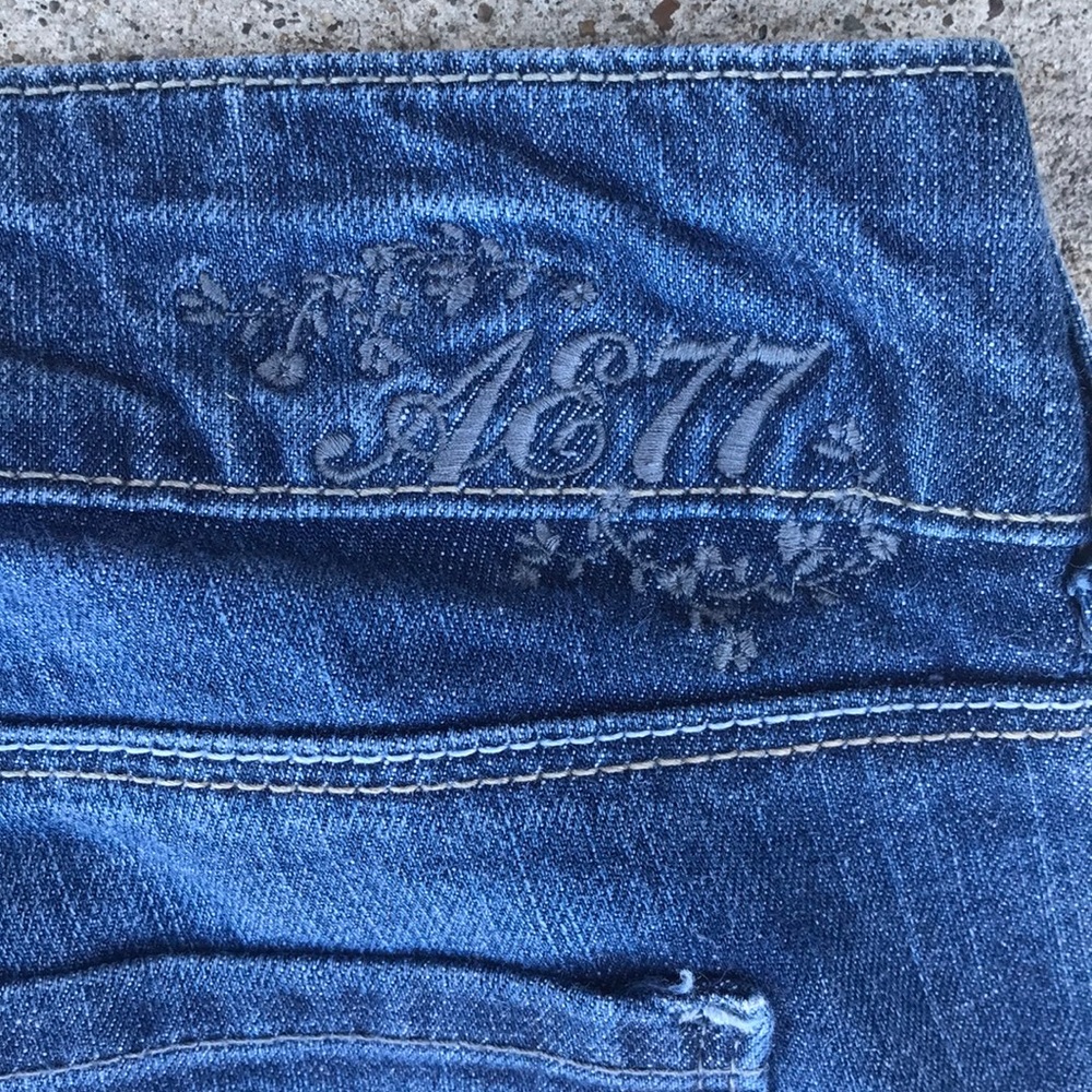 American Eagle Live Your Life Flare Jeans - Size 4 - Picture 6 of 9